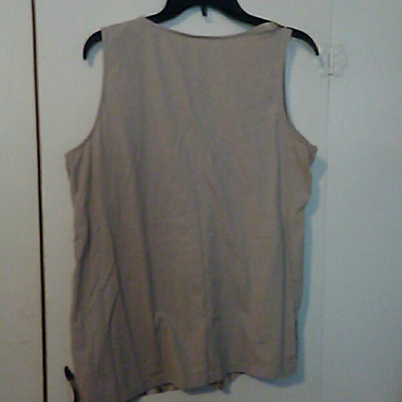 Sleeveless top - Picture 3 of 3